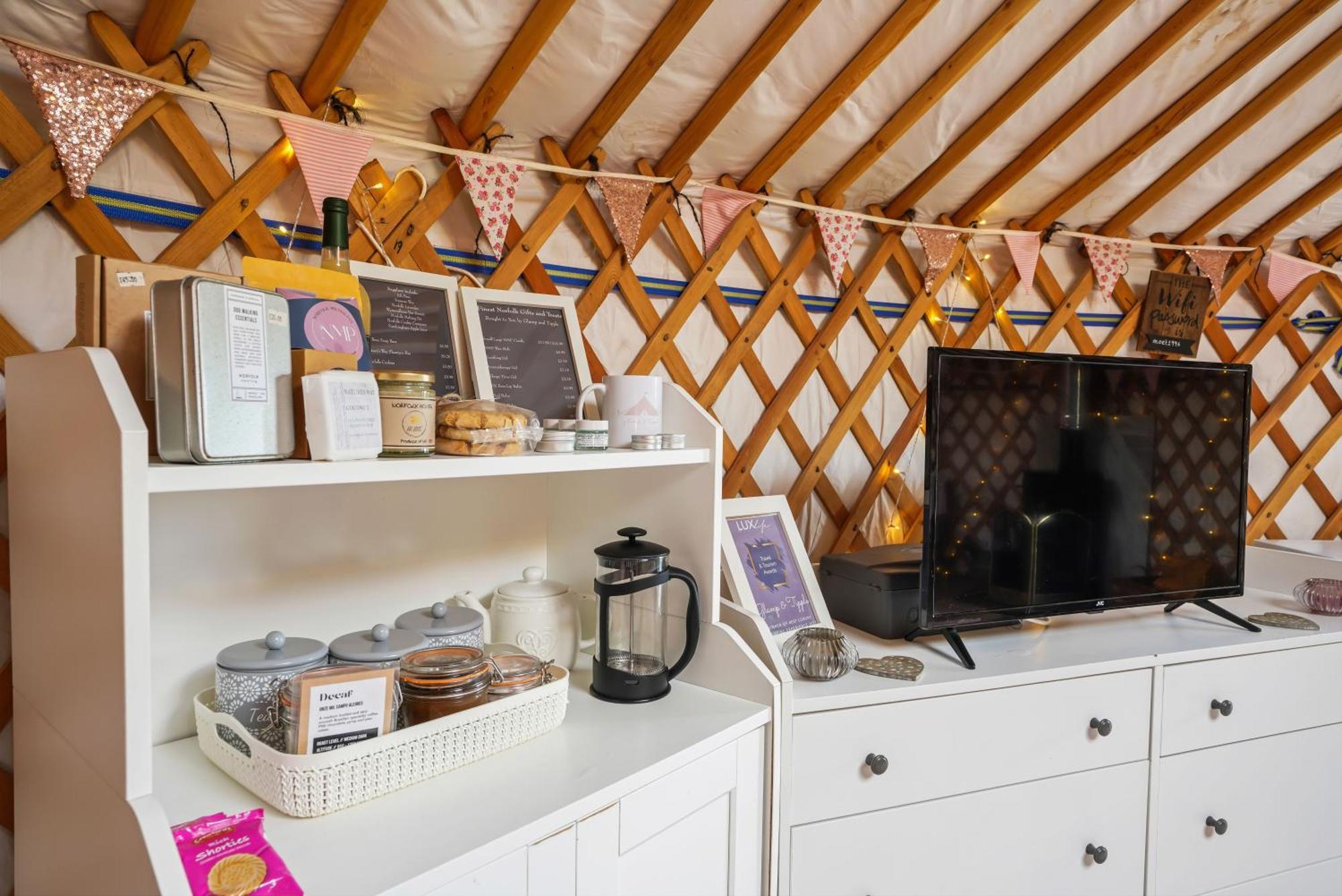 Hotel Glamp And Tipple Ltd Great Ellingham Exteriér fotografie