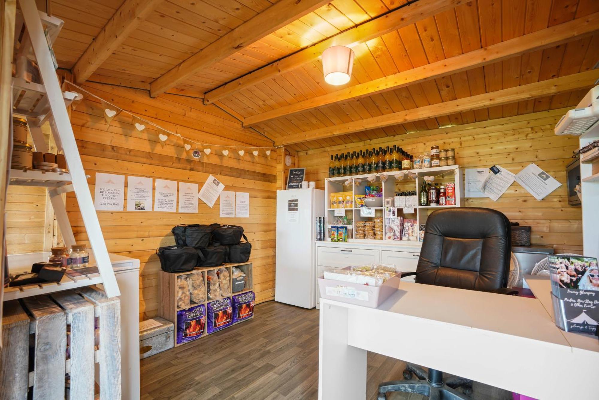 Hotel Glamp And Tipple Ltd Great Ellingham Exteriér fotografie
