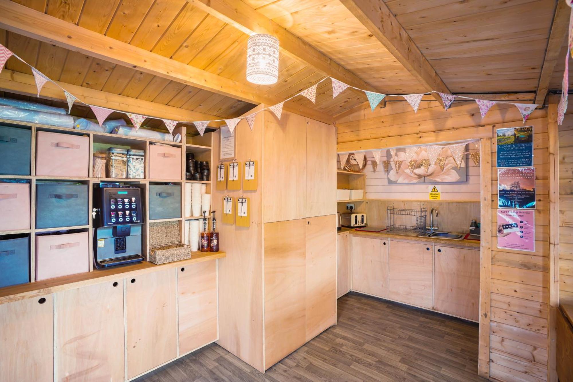 Hotel Glamp And Tipple Ltd Great Ellingham Exteriér fotografie